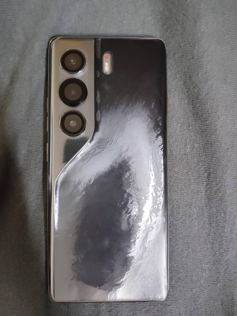 Tecno CAMON 40 Pro 1