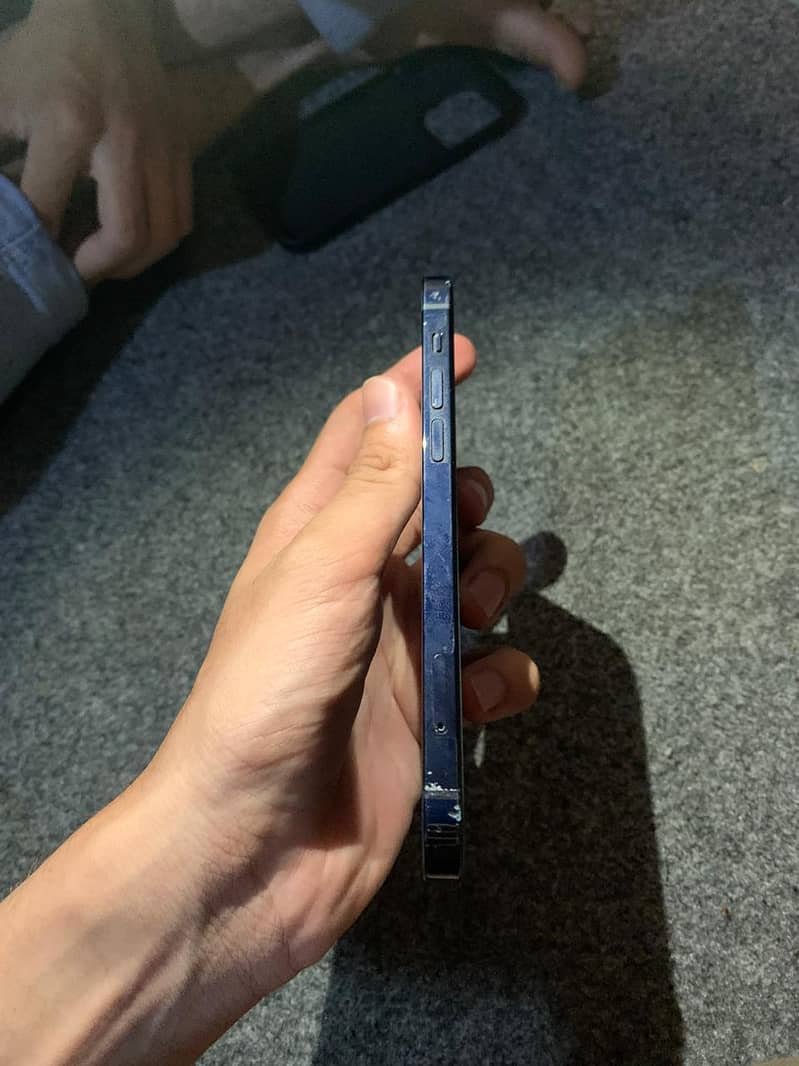 Apple iPhone 12 3
