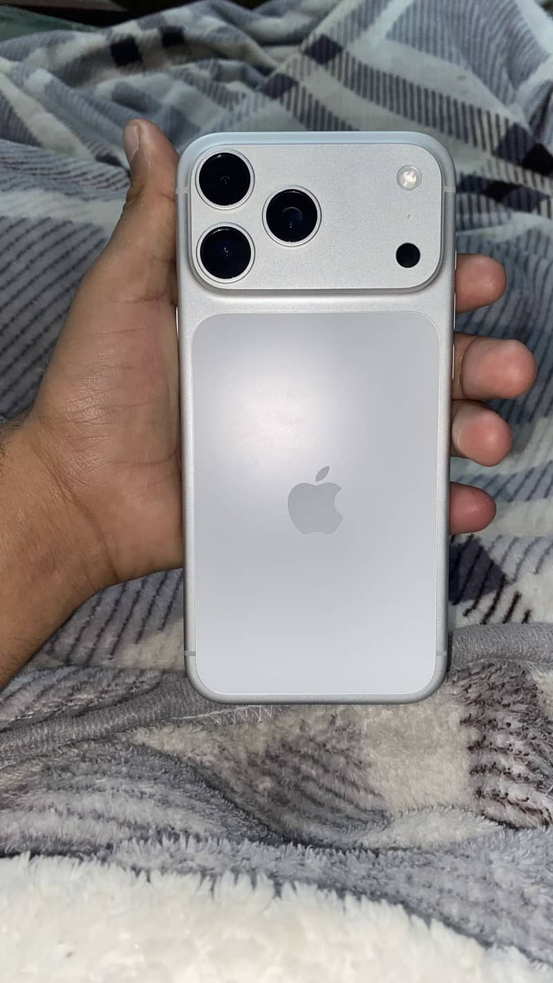 Iphone 17 pro max 1