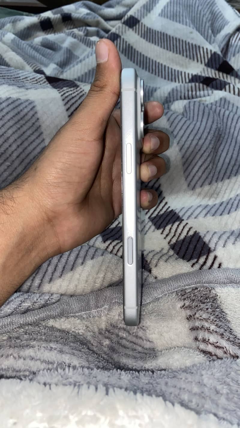 Iphone 17 pro max 4