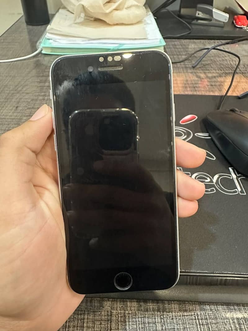 Apple iPhone SE 6