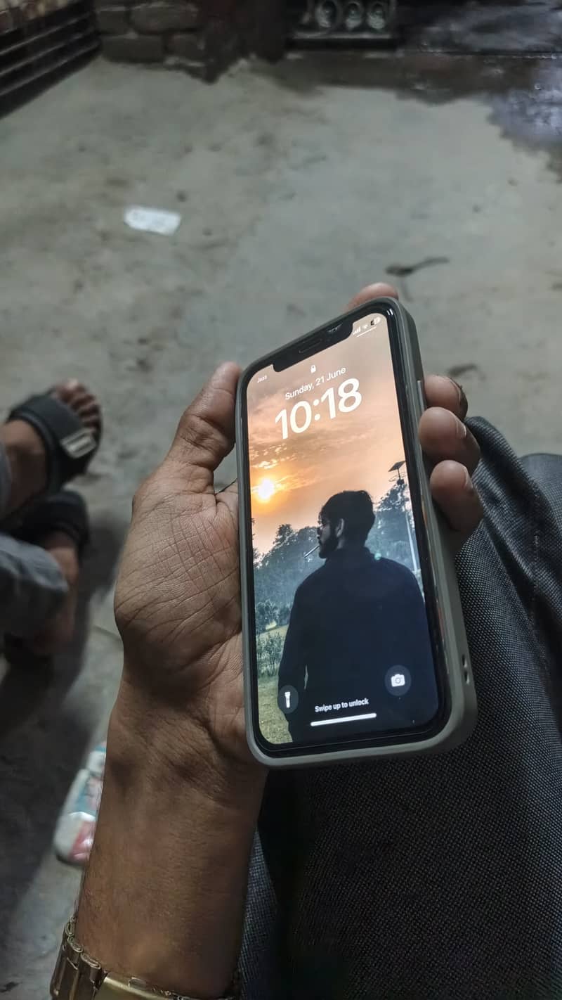 Apple iPhone X 4