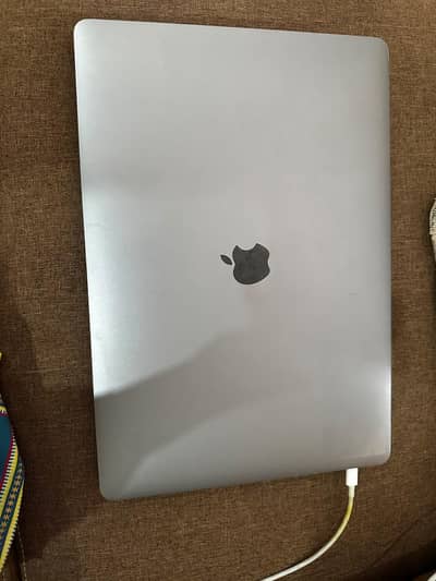 MacBook Pro I9  15 inches