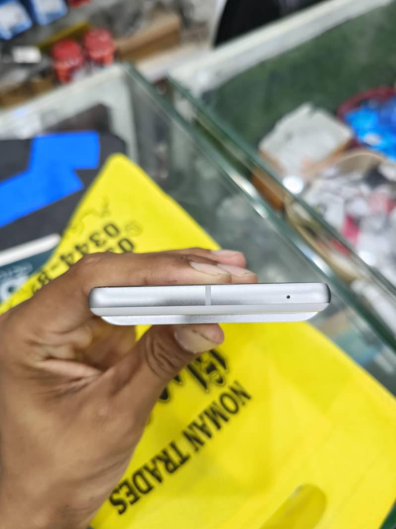 Google Pixel 7 4