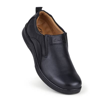 EC-1375 Step into comfort and style with our premium leather footwear