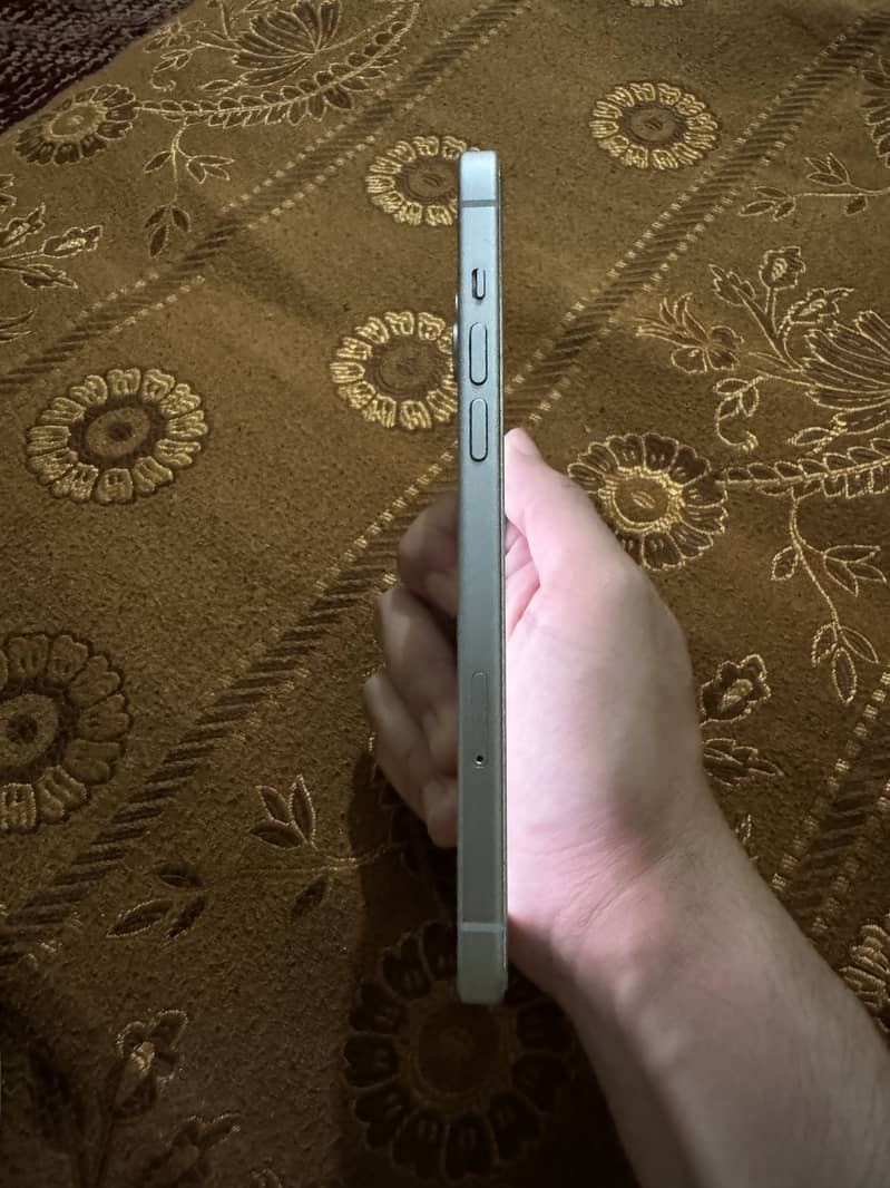 Apple iPhone 15 plus 5