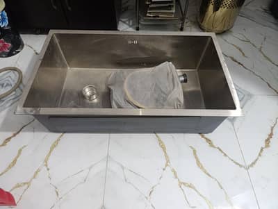 Kitchen Sink with accessories 22 Inch