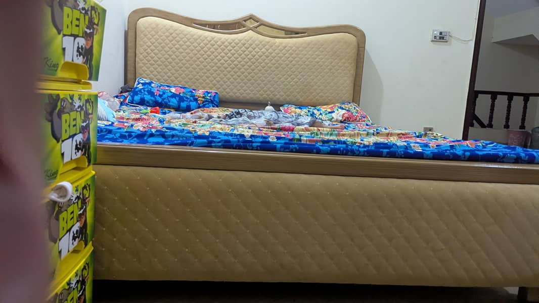 Bed Queen size 0