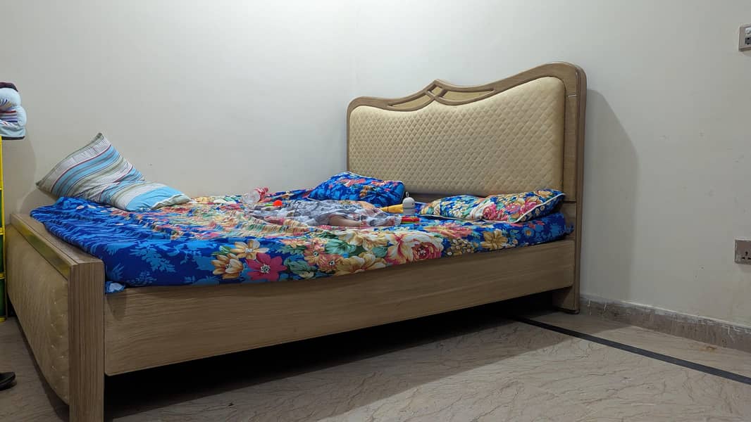 Bed Queen size 3