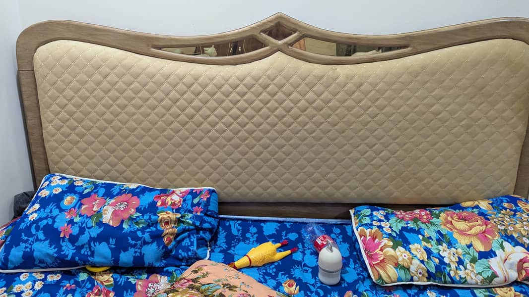 Bed Queen size 4