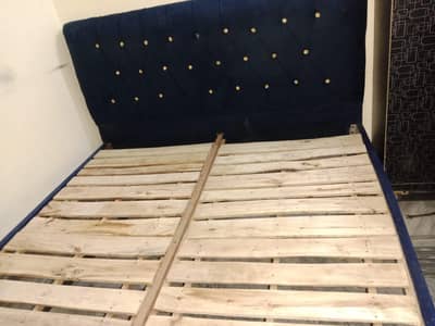 poshish Wala bed h blue clr me all ok h