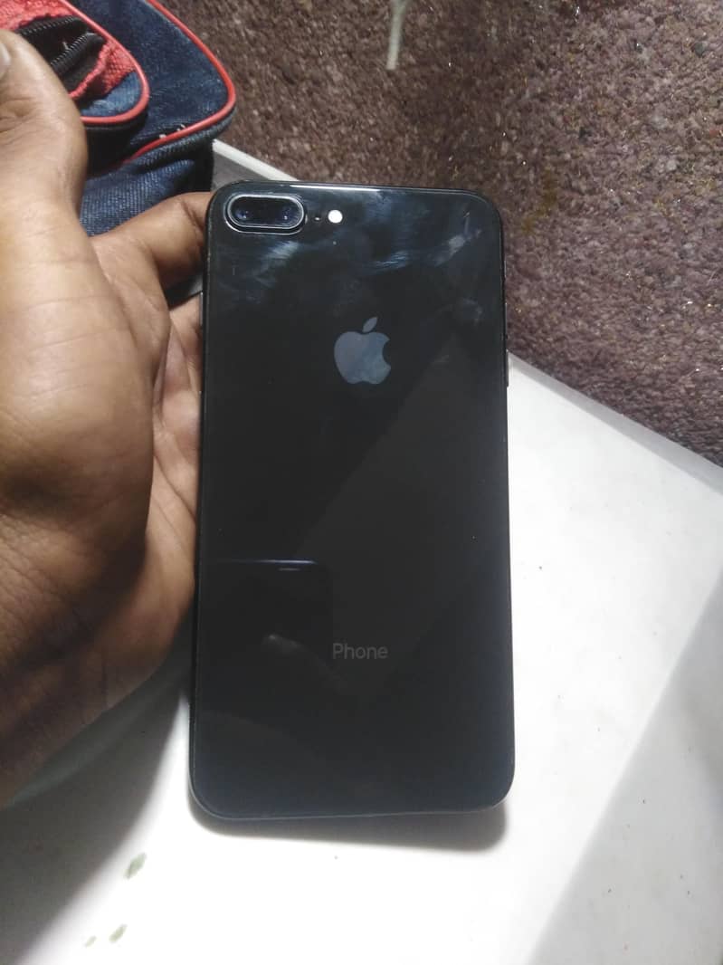 Apple iPhone 8 Plus 3