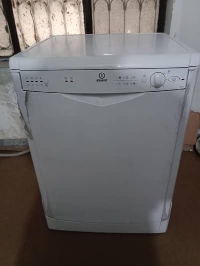 Dishwasher Indesit