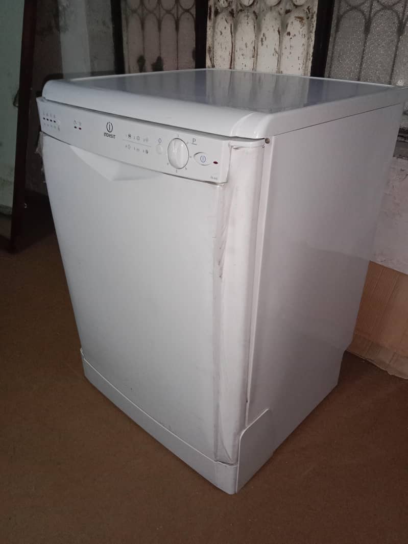 Dishwasher Indesit 2