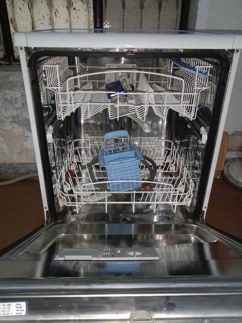 Dishwasher Indesit 3
