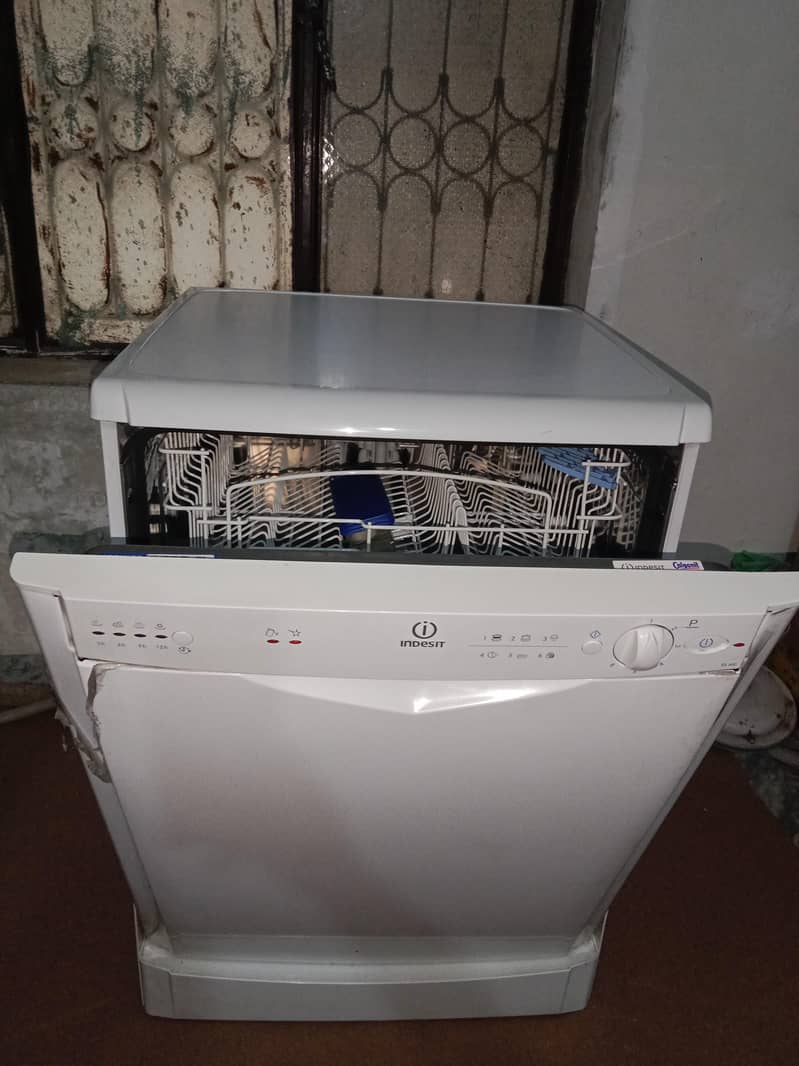Dishwasher Indesit 4