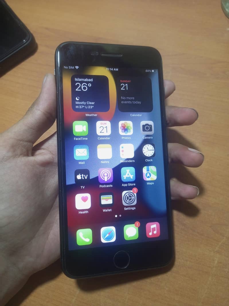 Apple iPhone 7 Plus 1