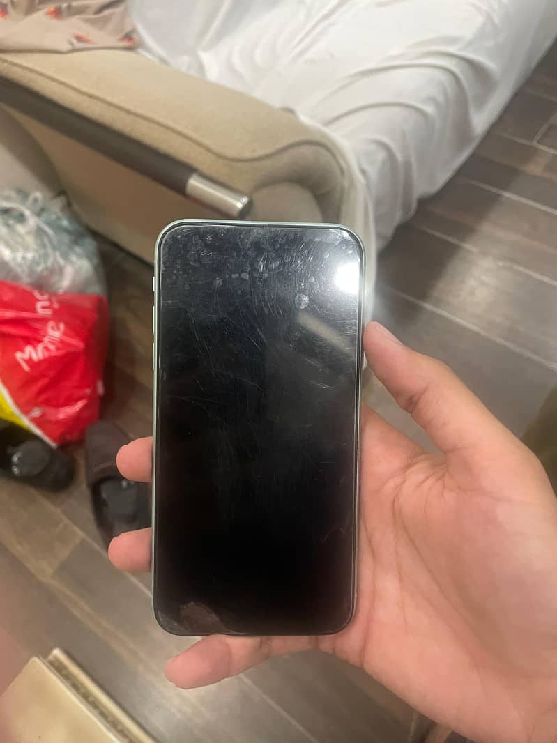 Apple iPhone 11 4
