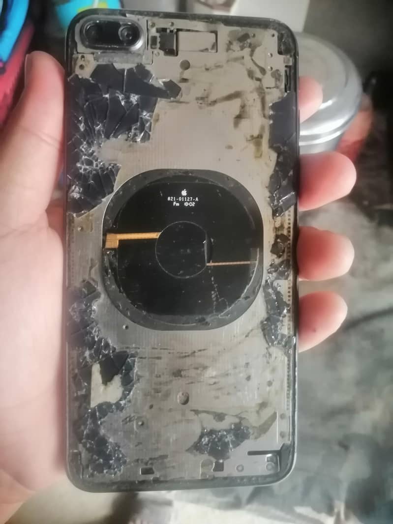 Apple iPhone 8 Plus 3
