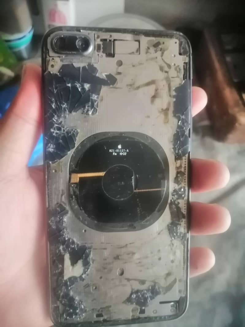 Apple iPhone 8 Plus 4