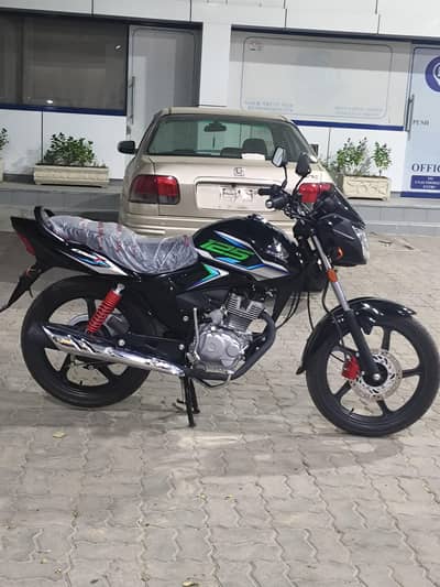 Honda CB125 F Black 2026 showroom condition