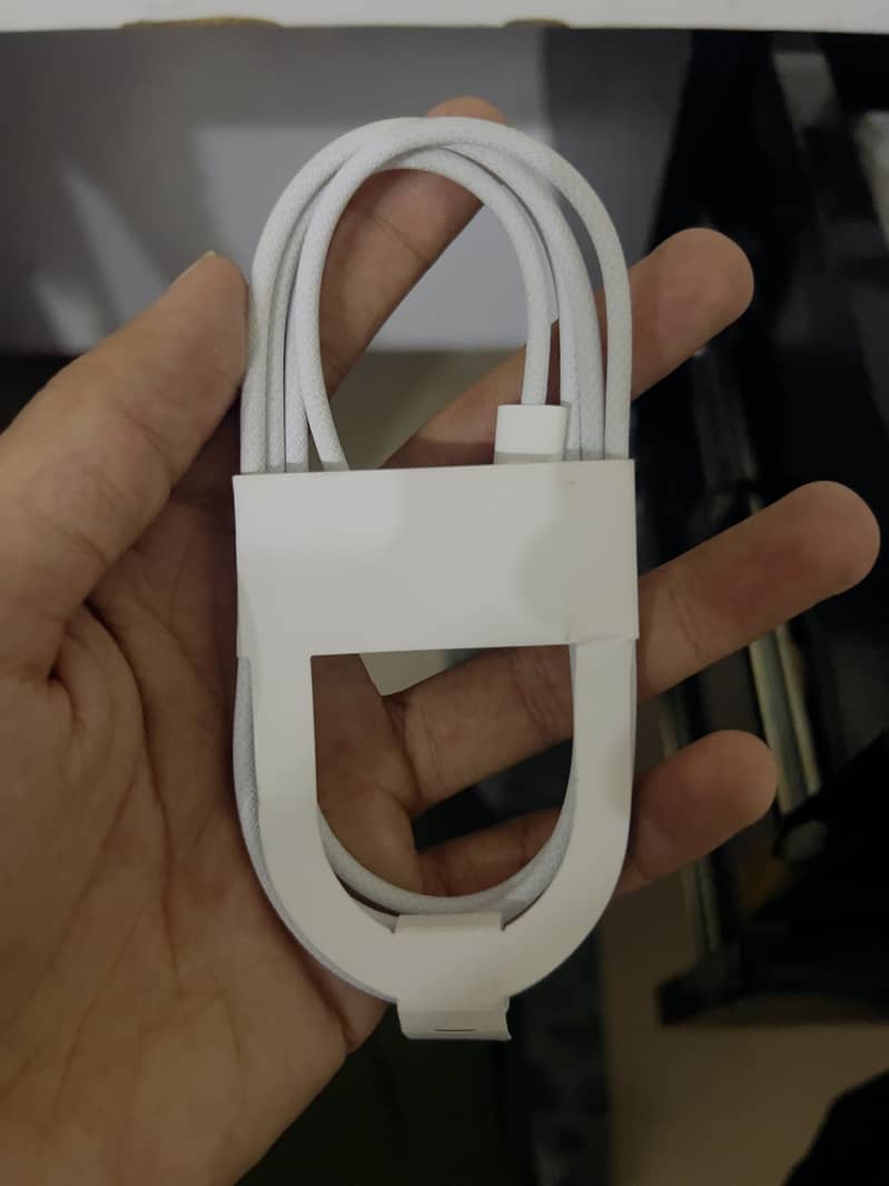 Apple iPhone 16e 9