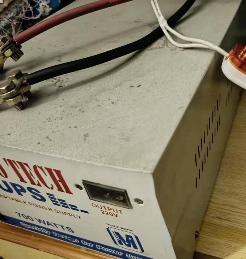 UPS 700 WATTS (ALL FUNCTIONING) 0