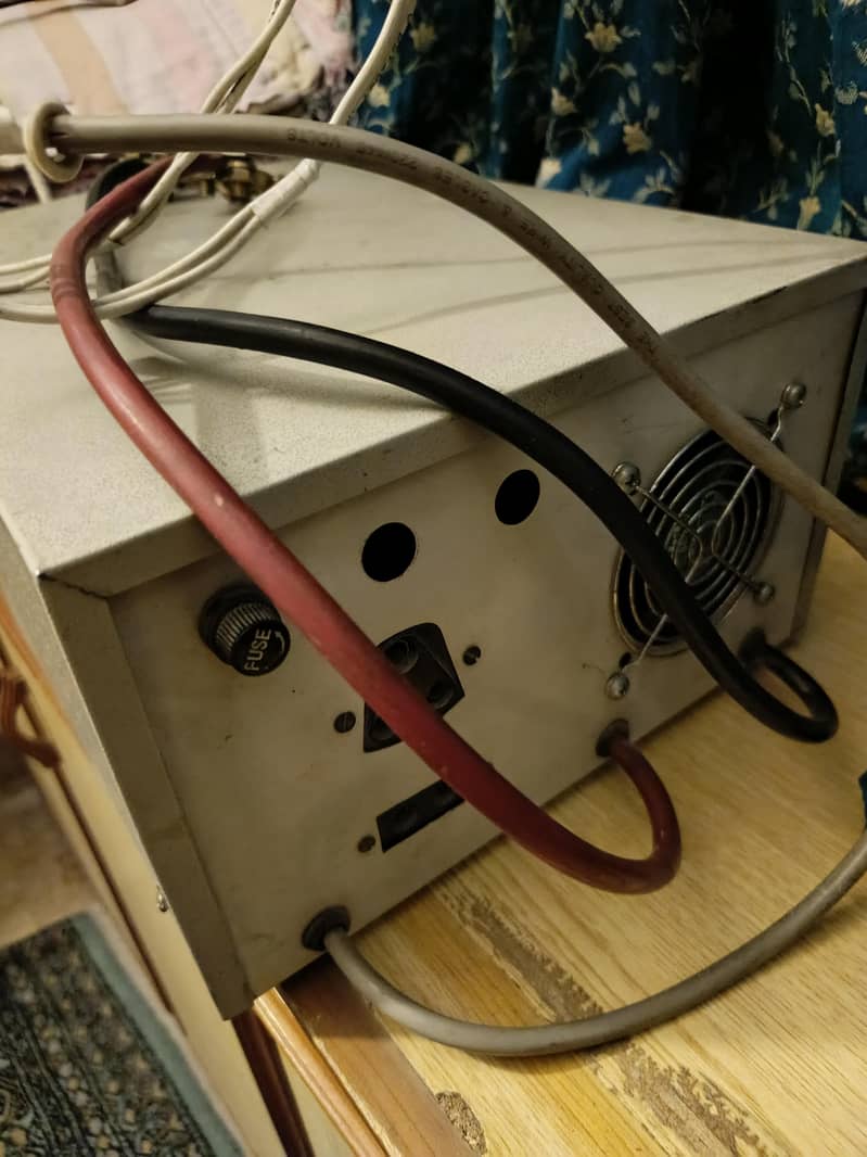 UPS 700 WATTS (ALL FUNCTIONING) 1