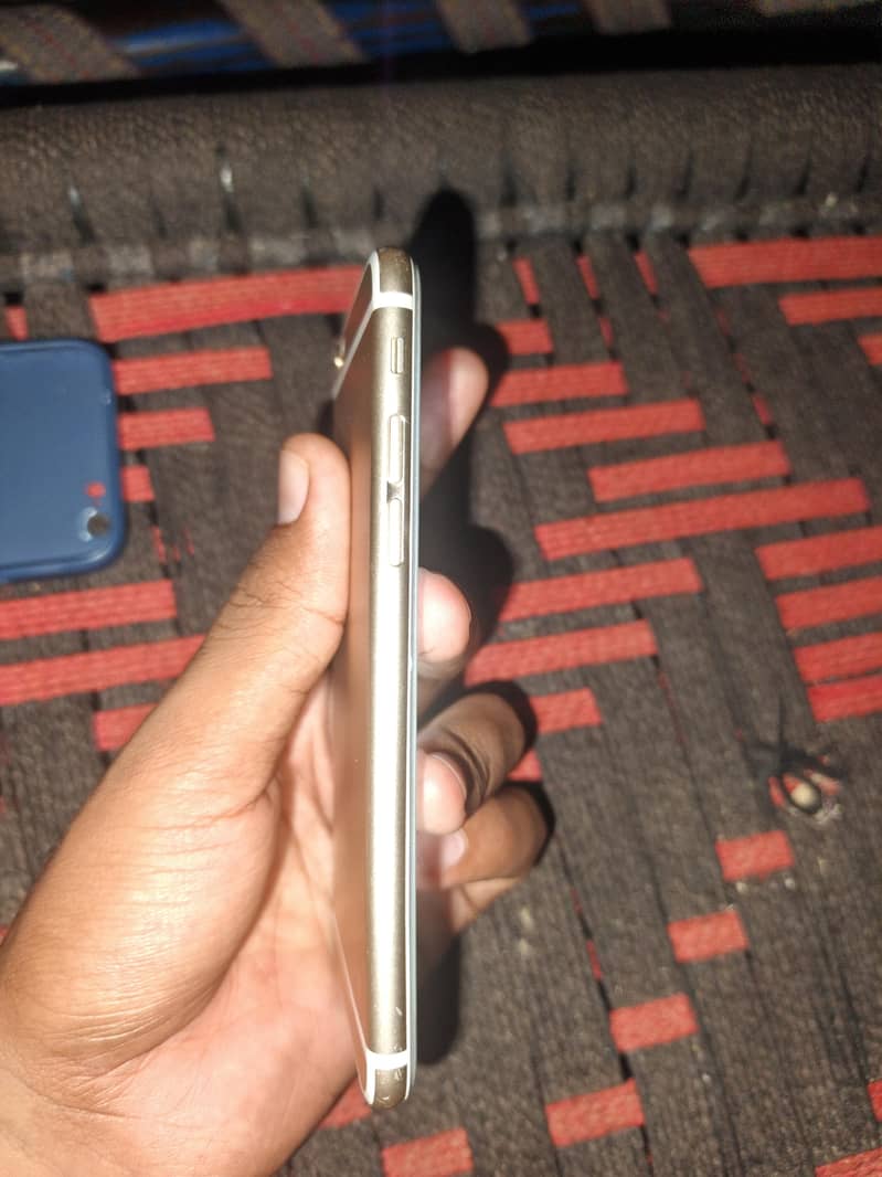 Apple iPhone 6S 1