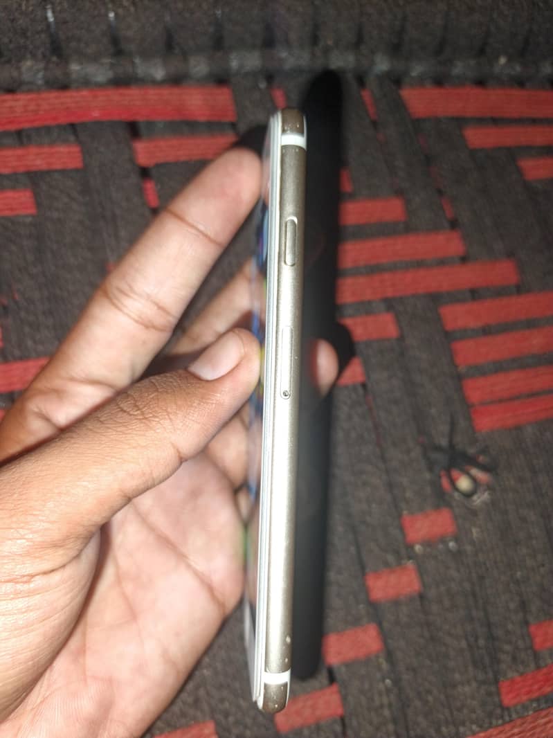 Apple iPhone 6S 4