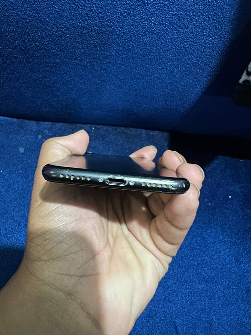 Apple iPhone 7 3