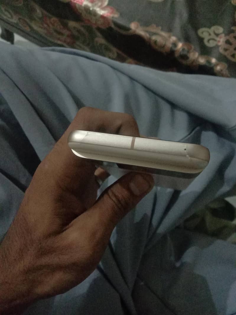 Google Pixel 8 3