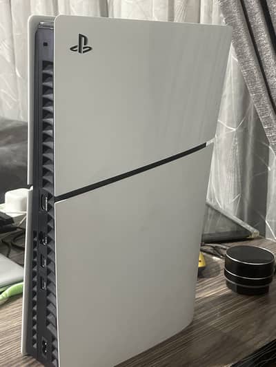 10/10 condition with 6 Cds and 2 controllers