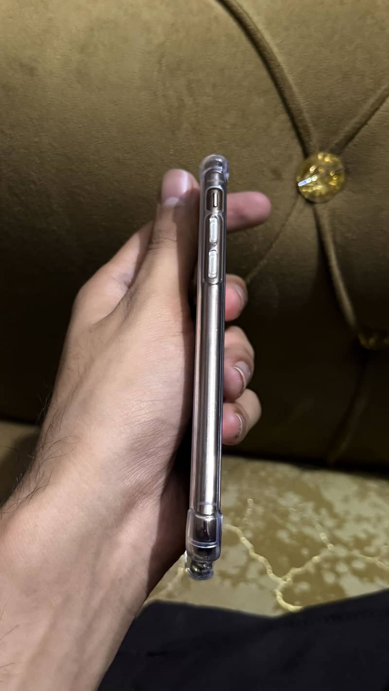 Apple iPhone XS 5