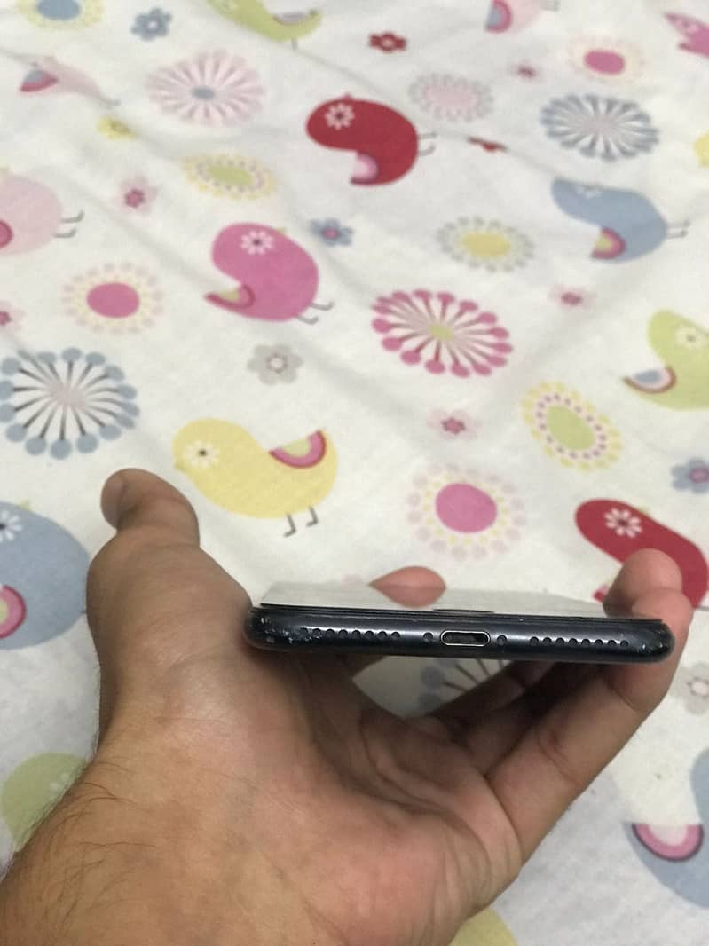 Apple iPhone 7 Plus 2