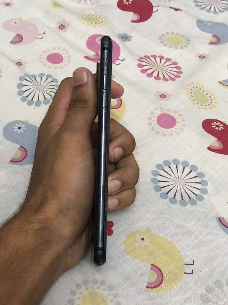 Apple iPhone 7 Plus 3