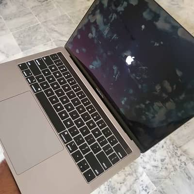 Mac Book Pro 2019 16/256gb Exchange possible with Windows