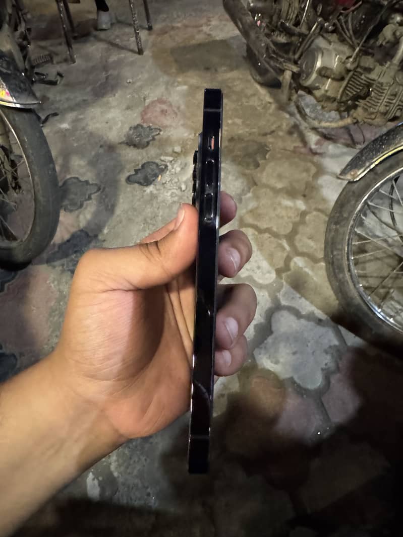 Apple iPhone 14 Pro Max 3