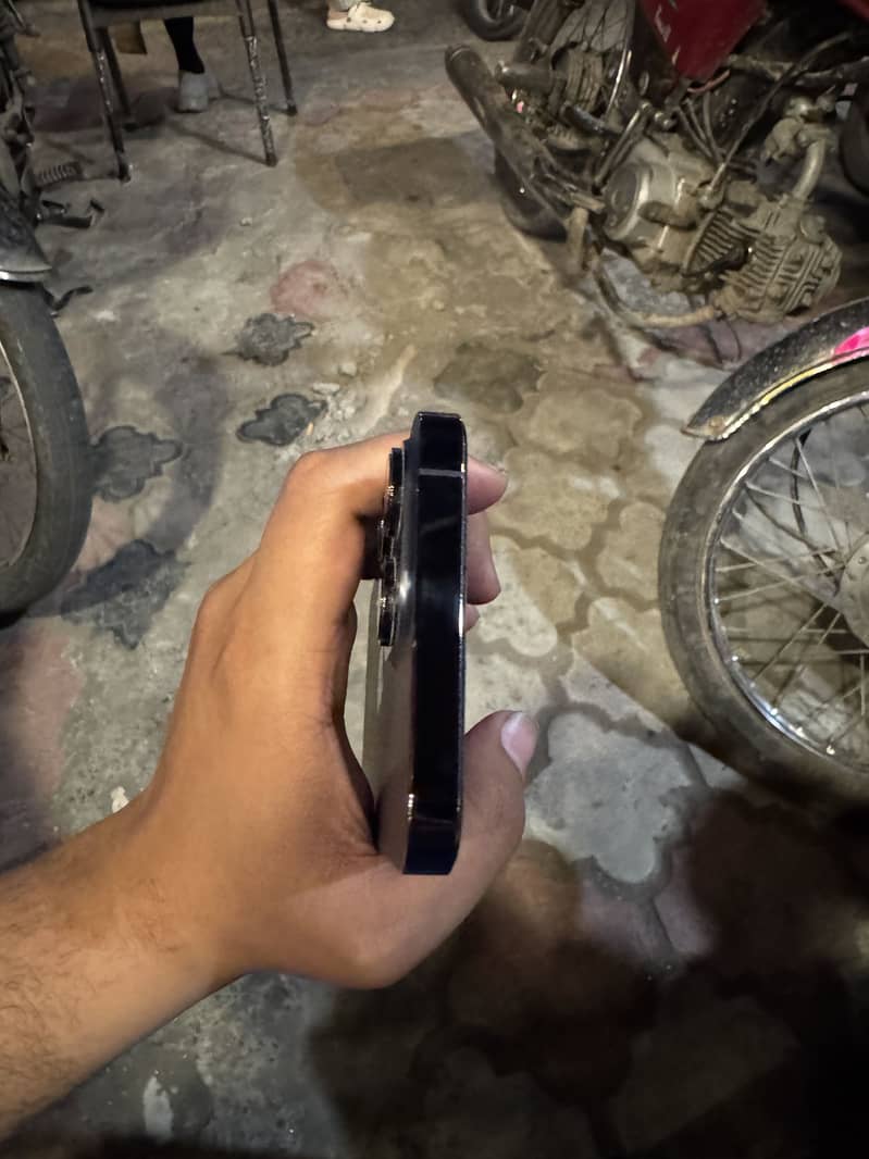 Apple iPhone 14 Pro Max 4