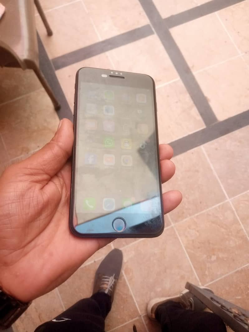 Apple iPhone 7 Plus 3