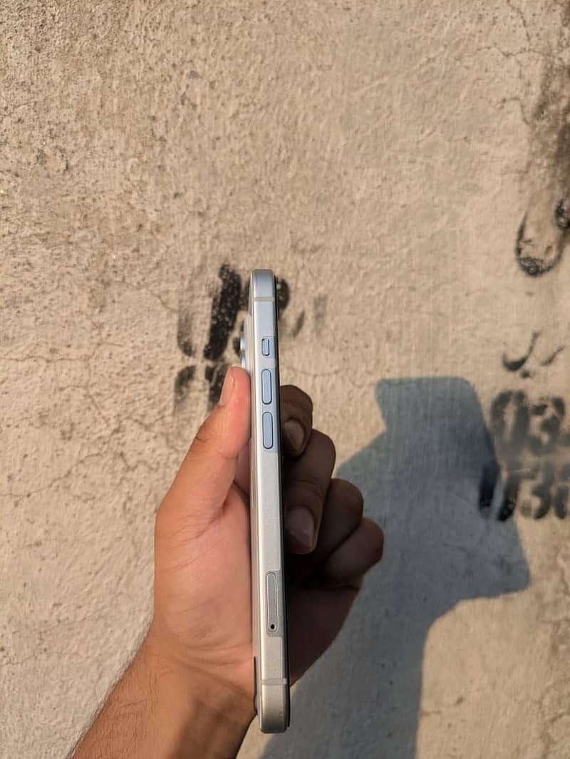 Apple iPhone 15 2
