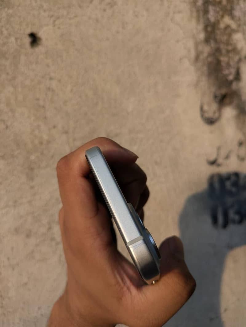 Apple iPhone 15 3