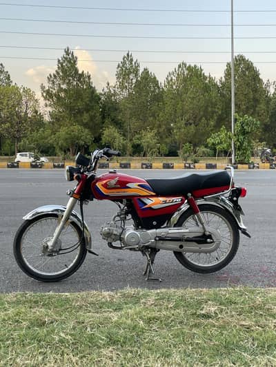 urgent sellCD 70 25 model wtsap only