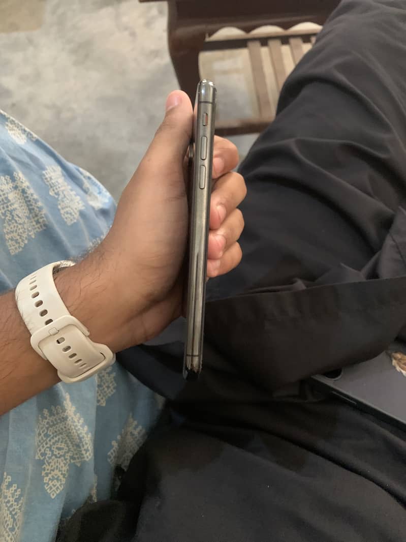 Apple iPhone X 3