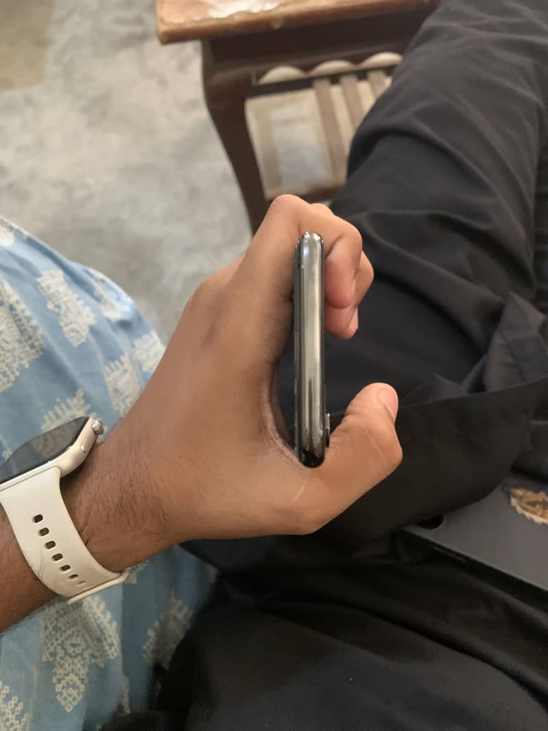 Apple iPhone X 4