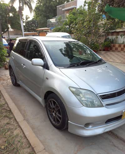 Toyota IST 2003