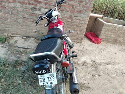 Honda 125 (2023) one hand use
