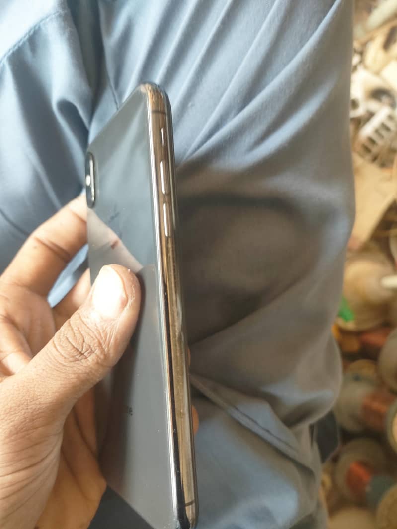 Apple iPhone X 3