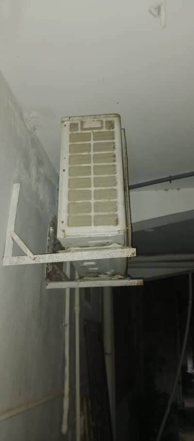 1 TON AC HAIER IN BEST CONDITION FOR SALE