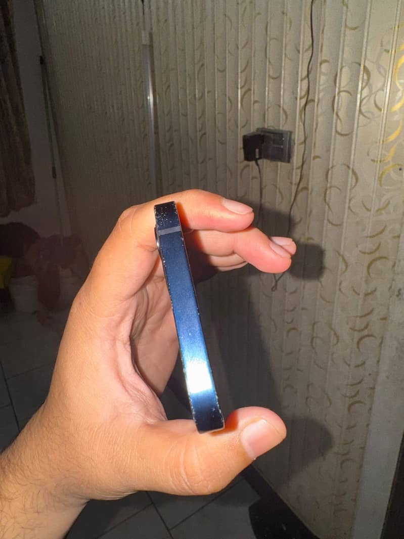 Apple iPhone 12 3